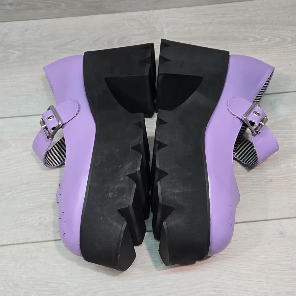 Vintage Trickz N' Treatz by Dolls Kill Tractor Platform Chunky Y2K shoes 11